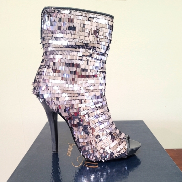 Beyoncé Dereon Dynamite Ankle Boots - Picture 1 of 5